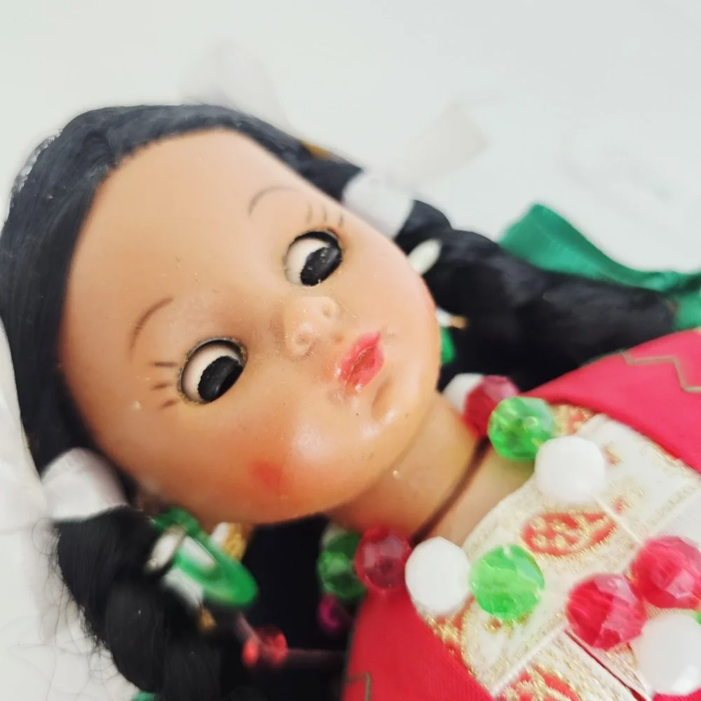 Vintage Mexican‎ Souvenir Doll China Poblana Red Green Dress Sombrero 10.5in